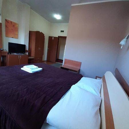 פירוט Sin-Kom Hotel Garni מראה חיצוני תמונה
