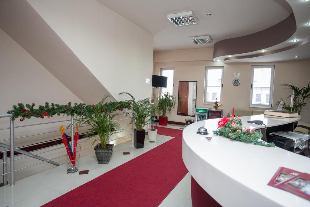 פירוט Sin-Kom Hotel Garni מראה חיצוני תמונה
