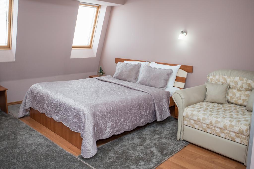 פירוט Sin-Kom Hotel Garni חדר תמונה