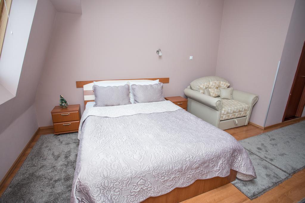 פירוט Sin-Kom Hotel Garni מראה חיצוני תמונה