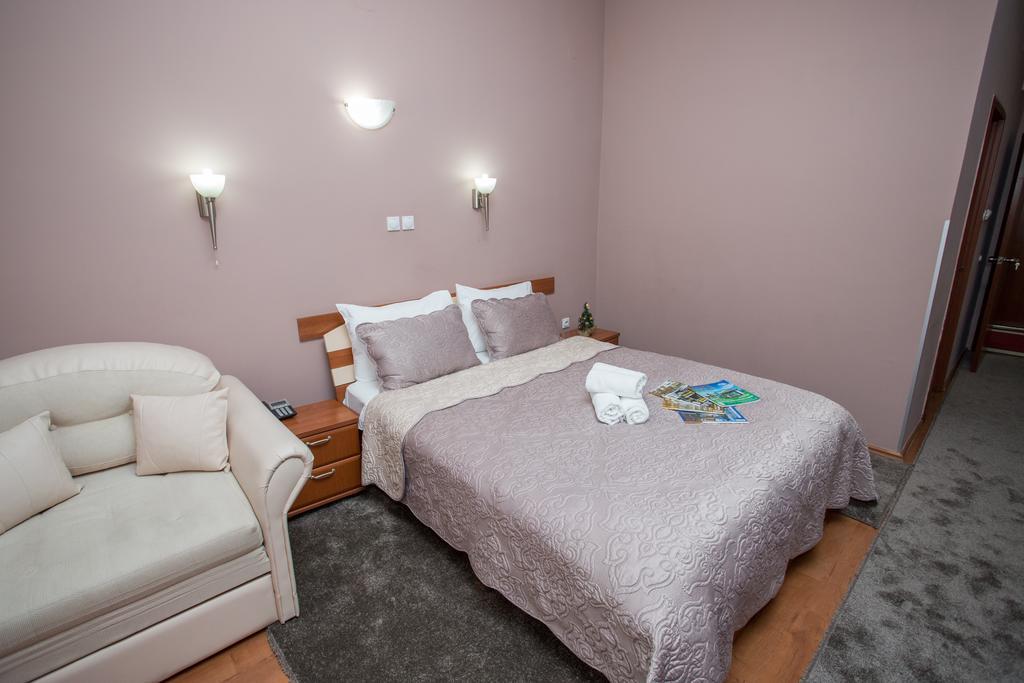 פירוט Sin-Kom Hotel Garni מראה חיצוני תמונה