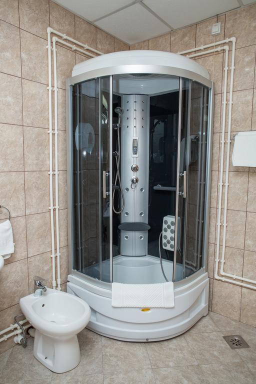 פירוט Sin-Kom Hotel Garni מראה חיצוני תמונה