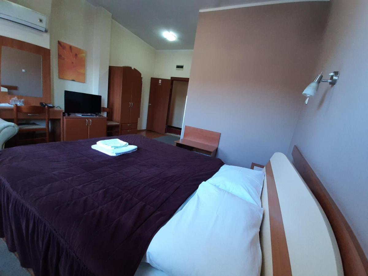 פירוט Sin-Kom Hotel Garni מראה חיצוני תמונה