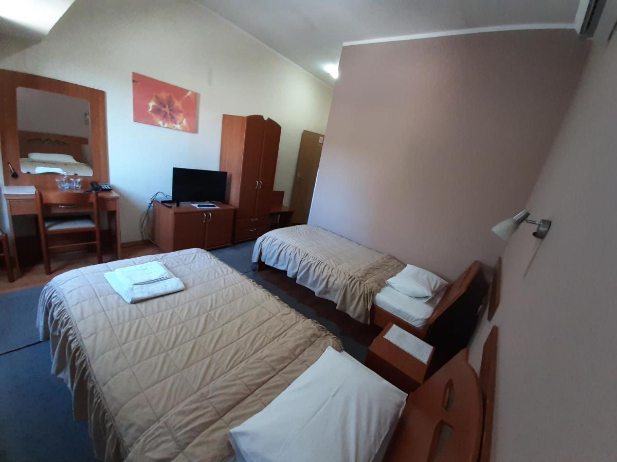 פירוט Sin-Kom Hotel Garni מראה חיצוני תמונה