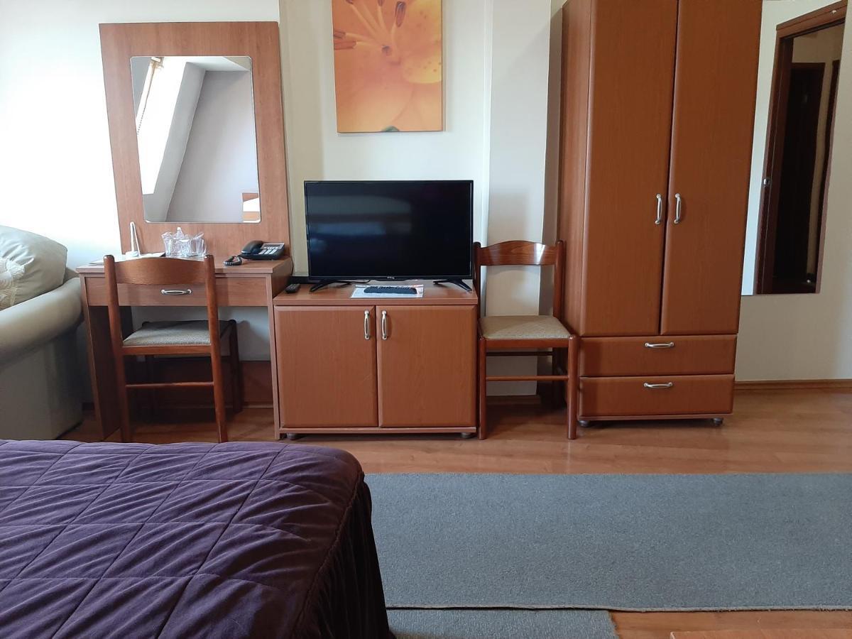 פירוט Sin-Kom Hotel Garni מראה חיצוני תמונה