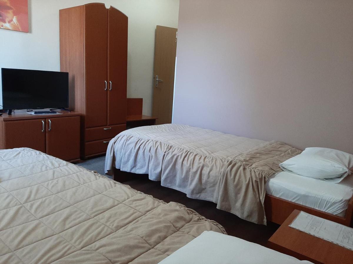 פירוט Sin-Kom Hotel Garni מראה חיצוני תמונה